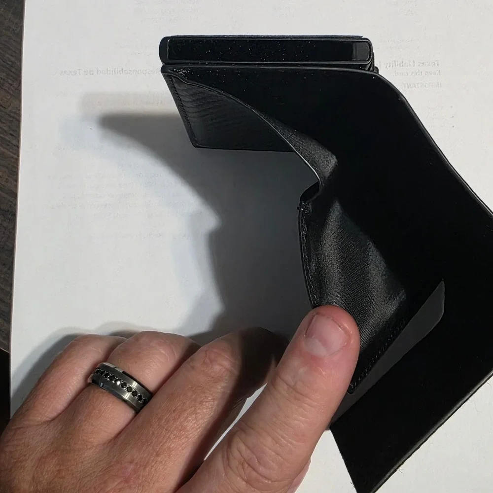 Type Black‎ Carbon Fiber Trifold Wallet with AirTag Holder and Pop Up Card Slot